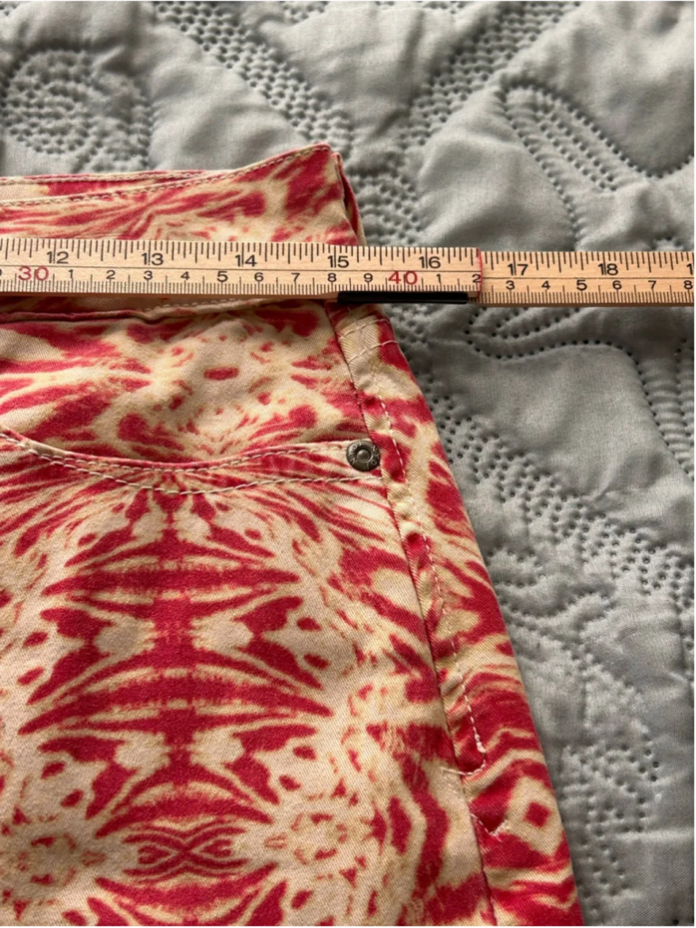 NYDJ Red Cream Abstract Print Denim Mini Skirt Size 4 Stretch